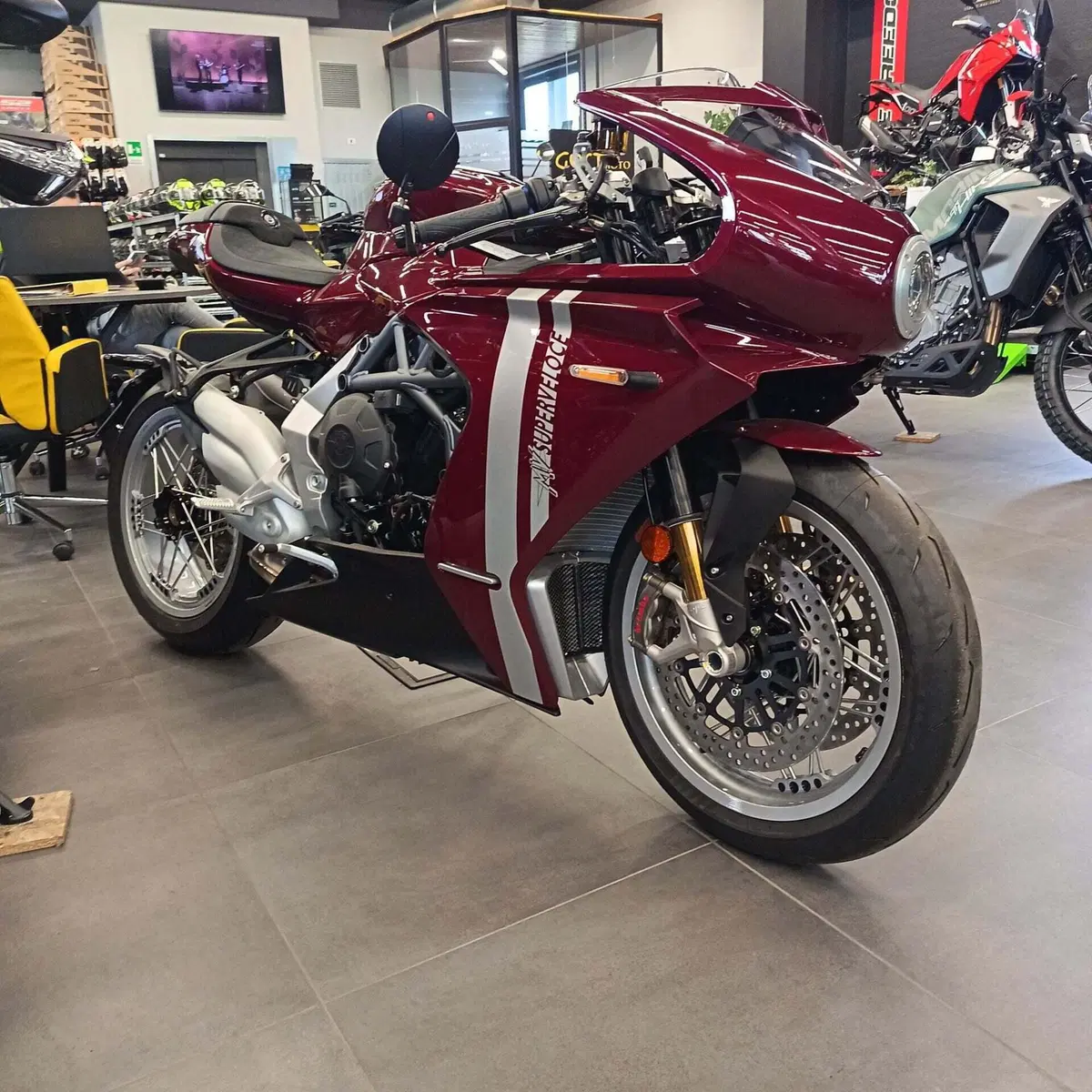 MV Agusta Superveloce 800 98 (2023 - 26) (5)
