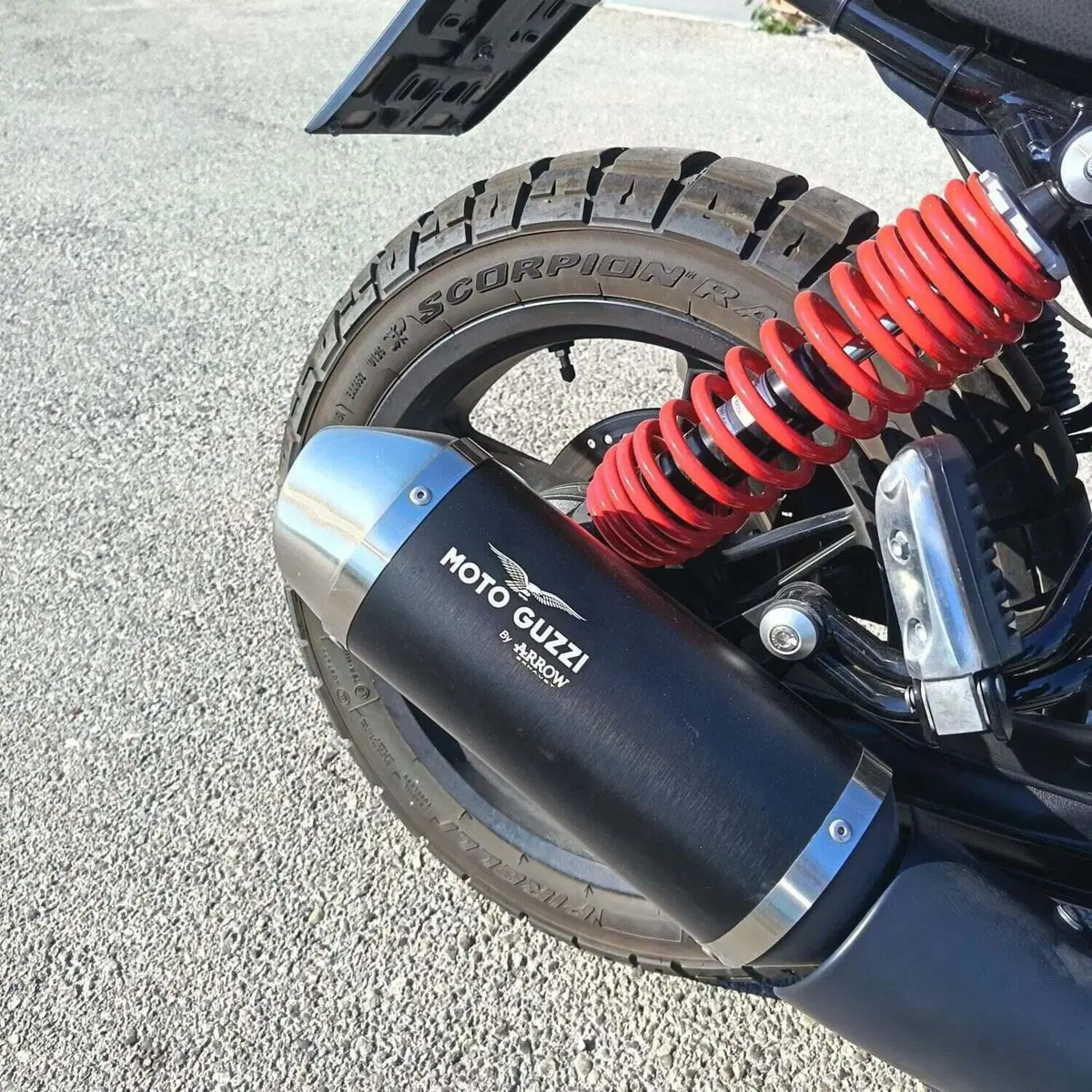 Moto Guzzi V7 Stone Special Edition (2022 - 25) (3)