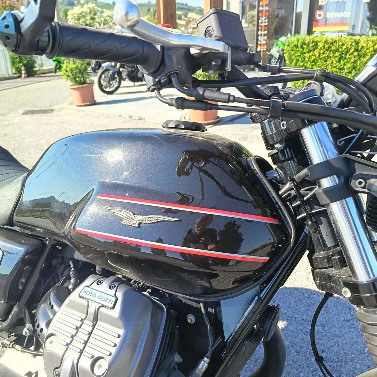 Moto Guzzi V7 Stone Special Edition (2022 - 25) (4)