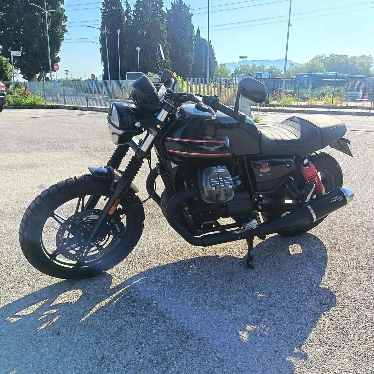 Moto Guzzi V7 Stone Special Edition (2022 - 25) (5)