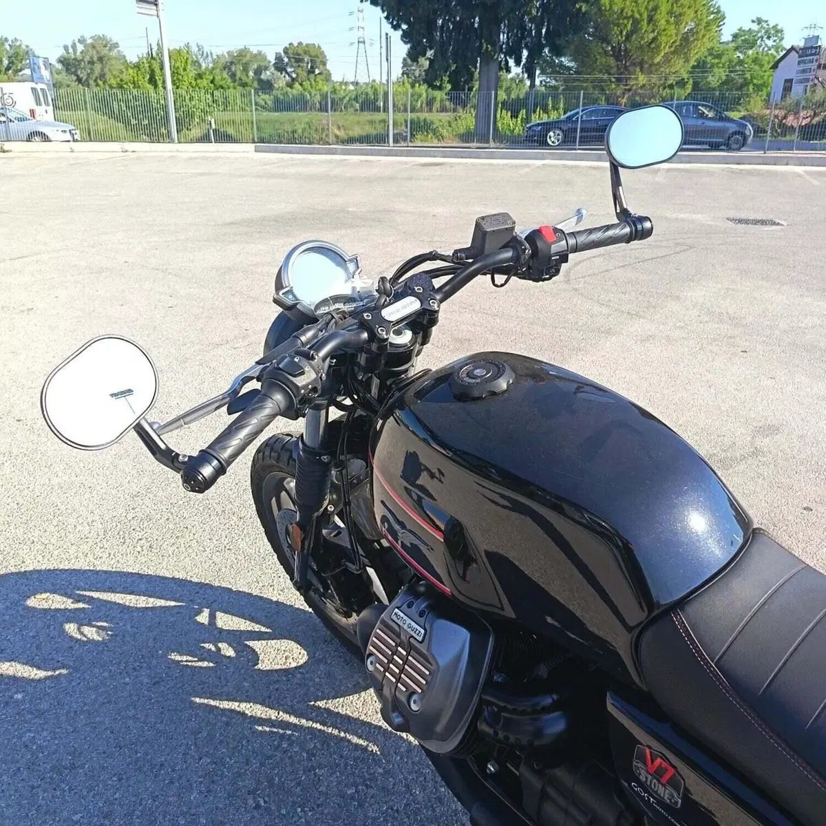Moto Guzzi V7 Stone Special Edition (2022 - 25) (8)