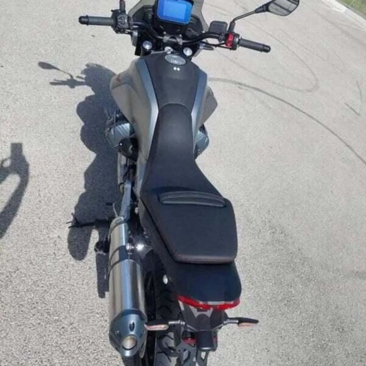 Moto Guzzi V85 Strada (2024 - 26) (8)