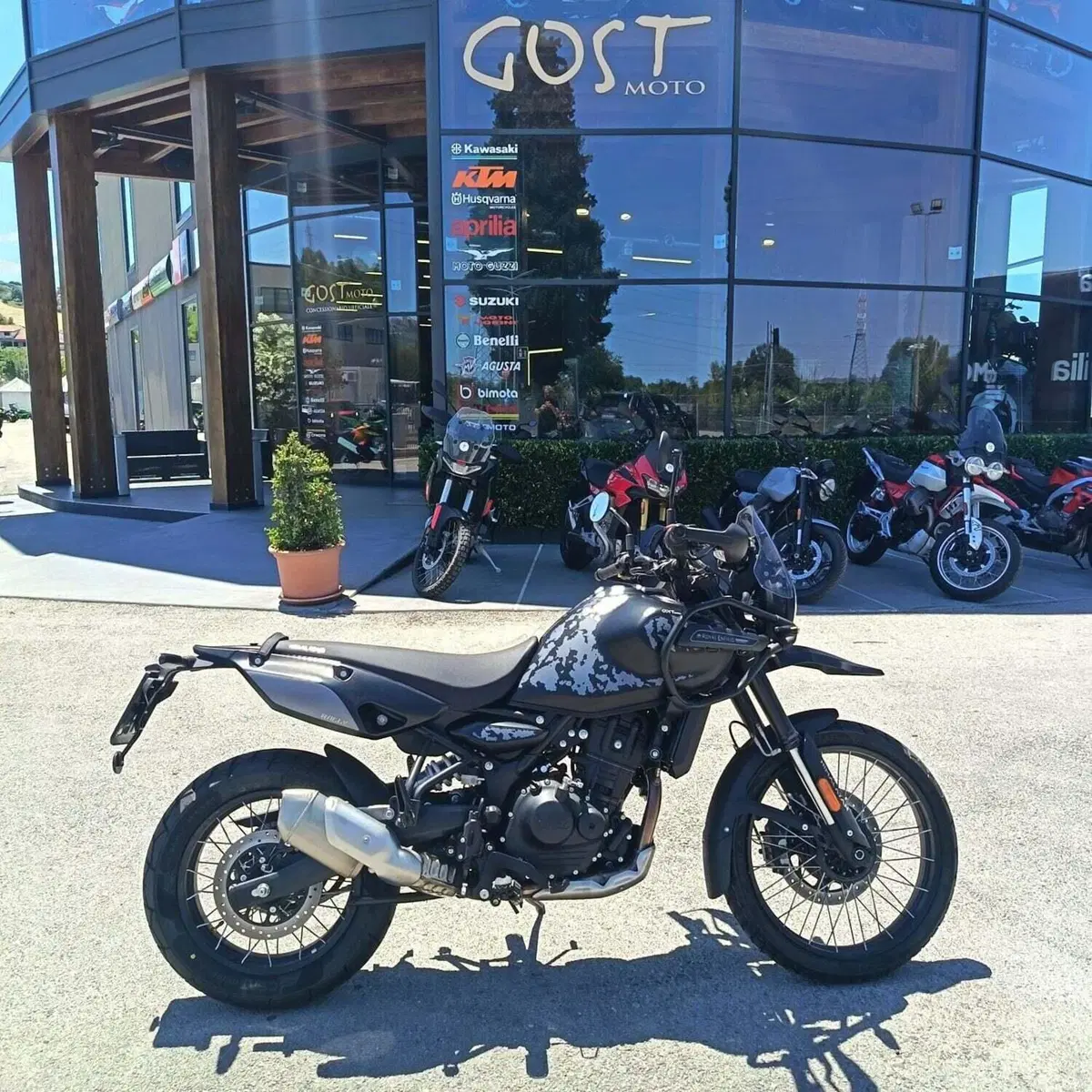 Royal Enfield Himalayan 450 Mana Black (2026) (2)