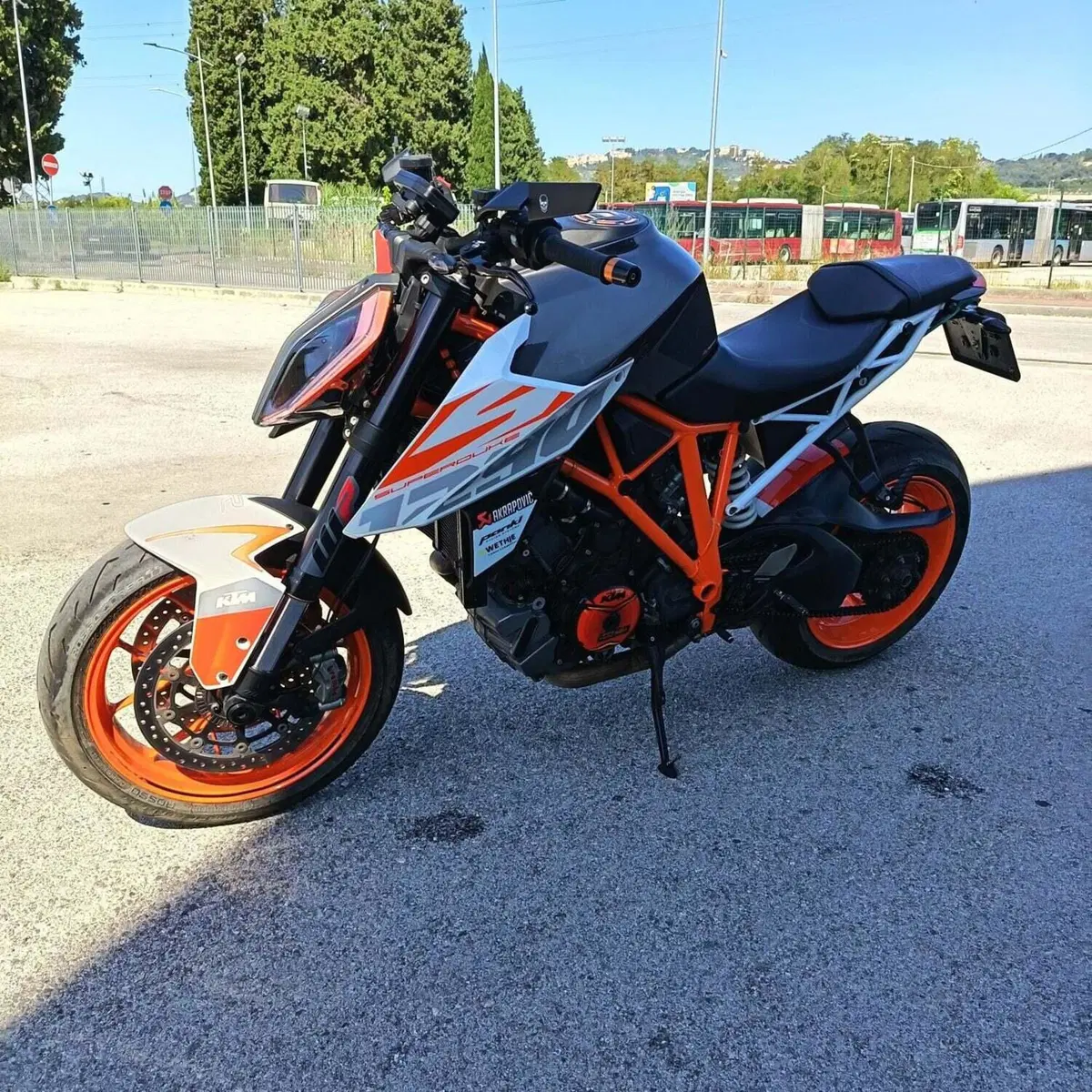 KTM 1290 Super Duke R (2019) (8)