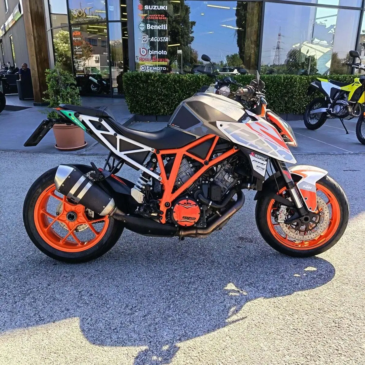 KTM 1290 Super Duke R (2019) (10)