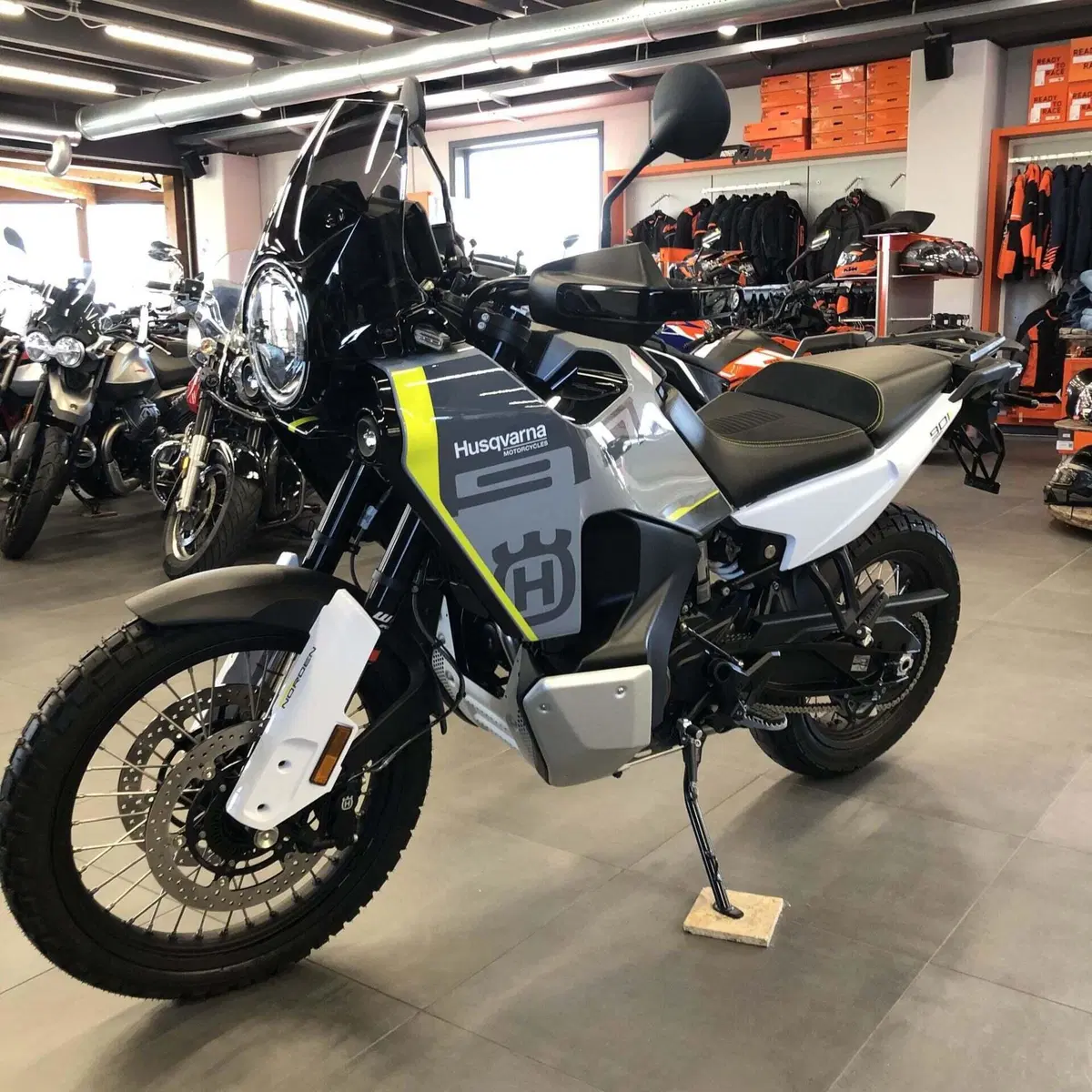 Husqvarna Norden 901 (2022 - 26) (3)