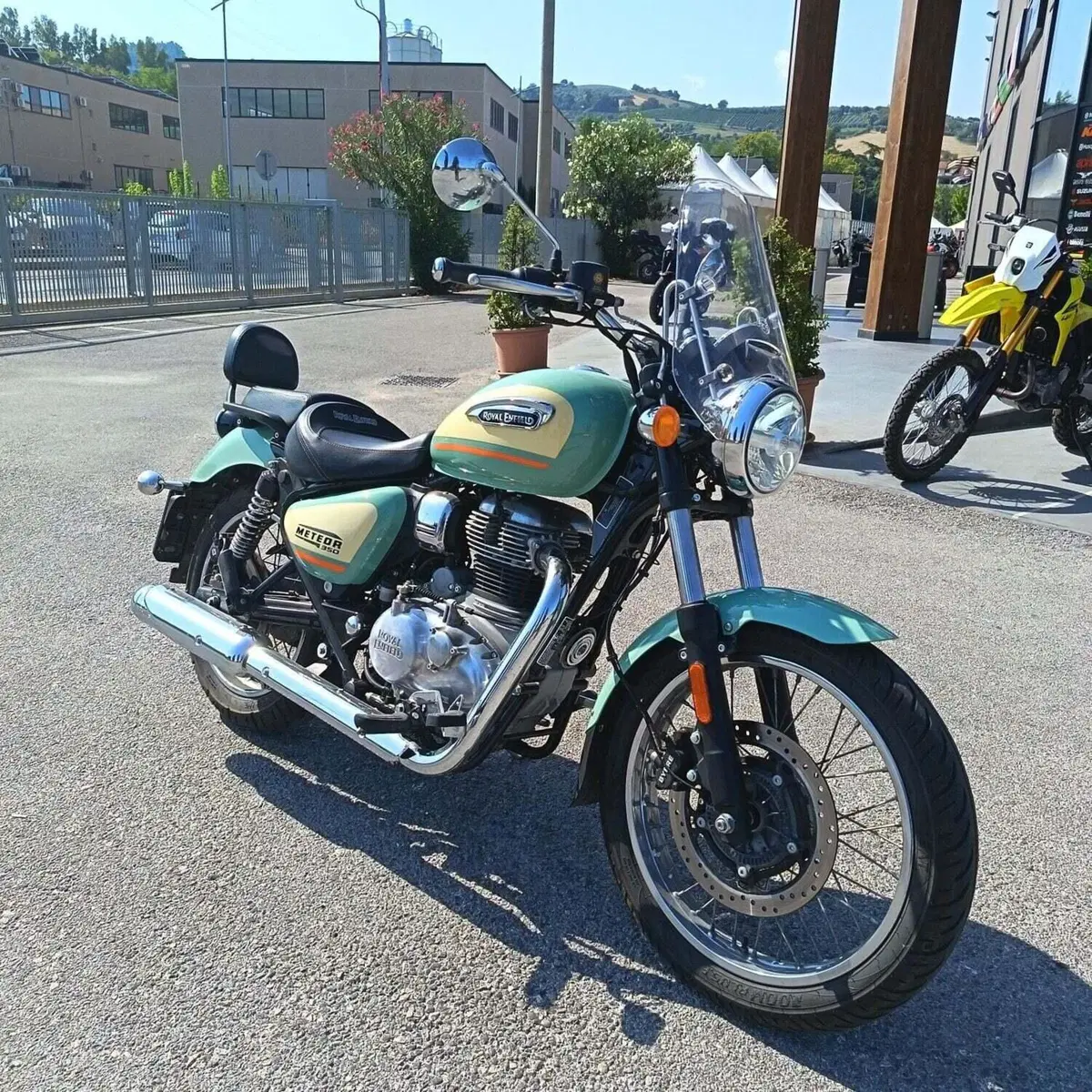 Royal Enfield Meteor 350 Aurora (2024 - 26) (2)