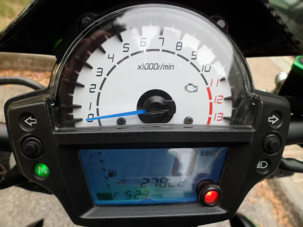 Kawasaki ER-6N (2012 - 13) (11)