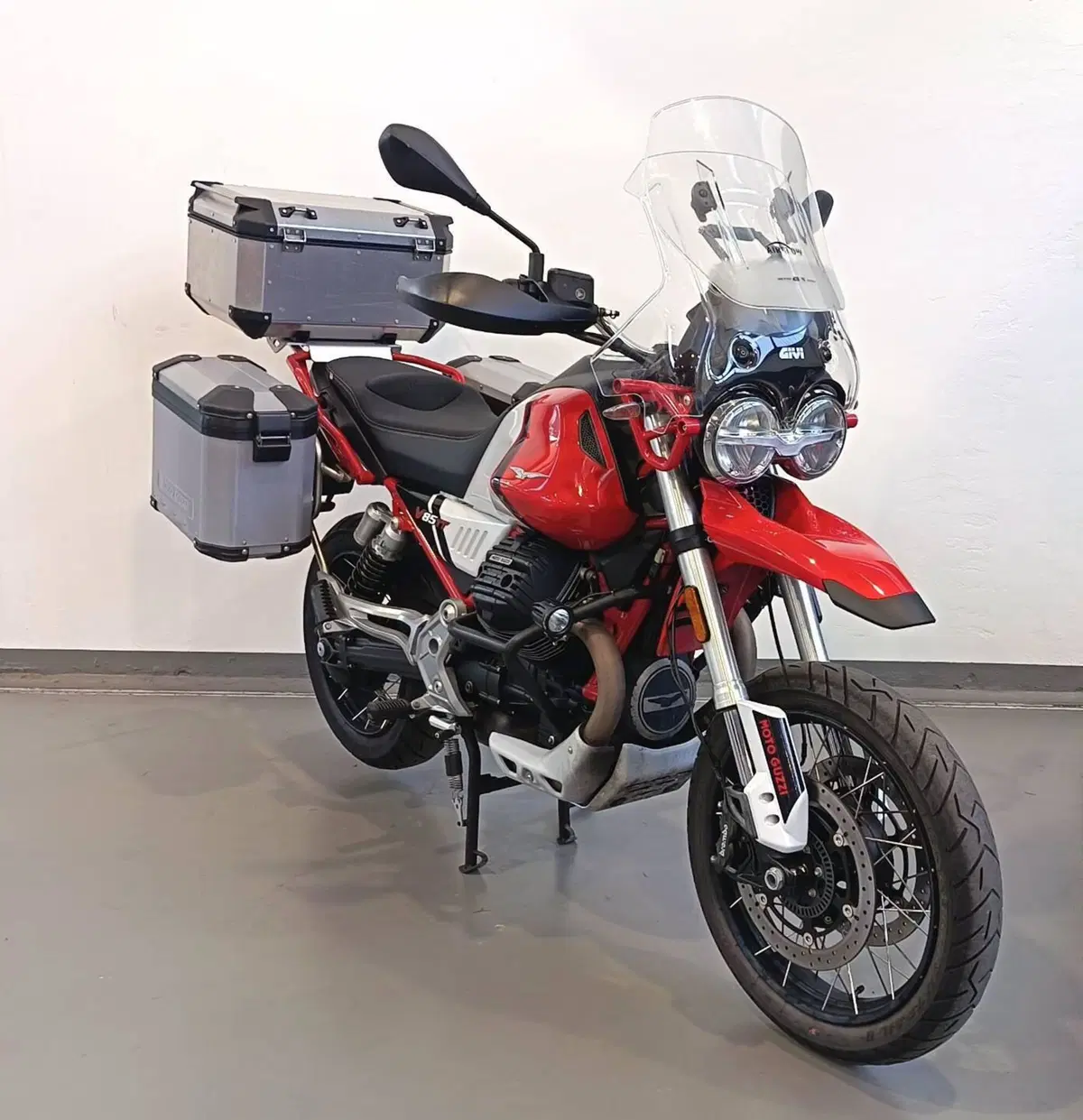 Moto Guzzi V85 TT Evocative Graphics (2021 - 23) (3)
