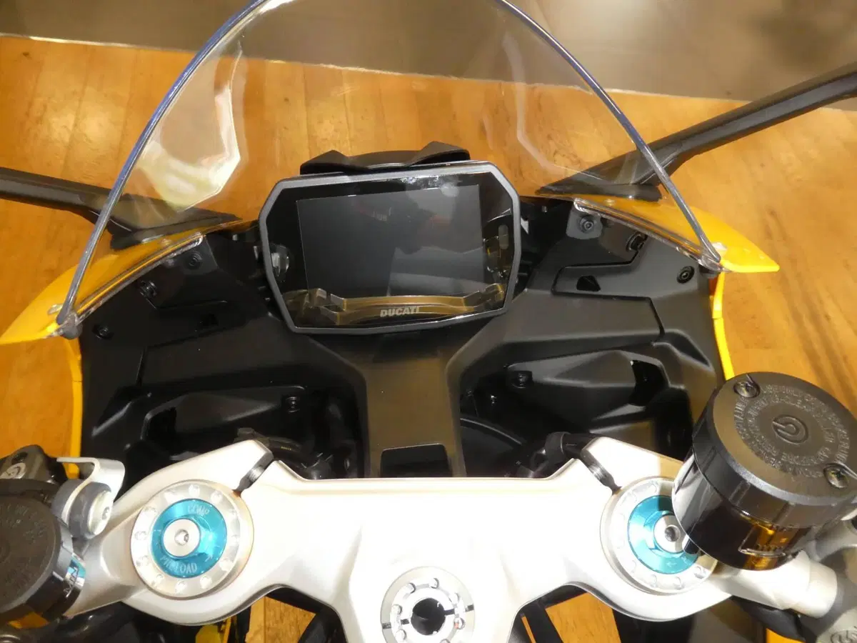 Ducati Panigale V2 S (2025 - 26) (3)