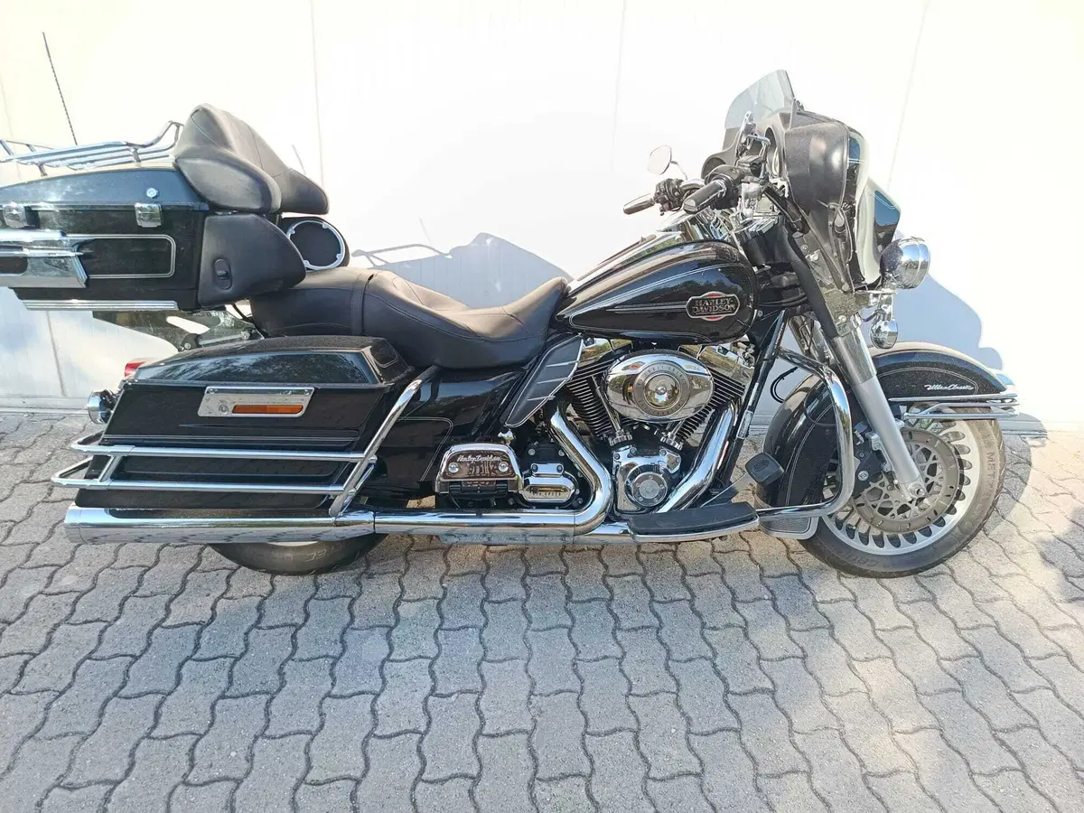 Harley-Davidson 1690 Electra Glide Ultra Classic (2014 - 16) - FLHTCU (3)