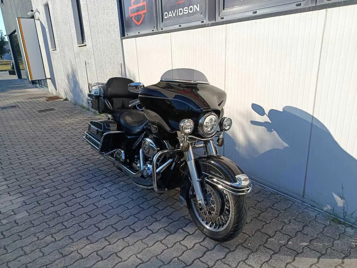 Harley-Davidson 1690 Electra Glide Ultra Classic (2014 - 16) - FLHTCU (2)