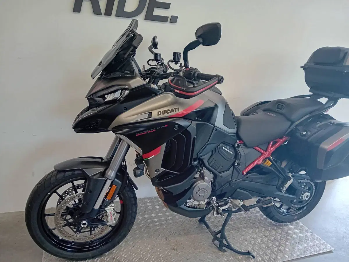 Ducati Multistrada V4 S Grand Tour (2024) (4)