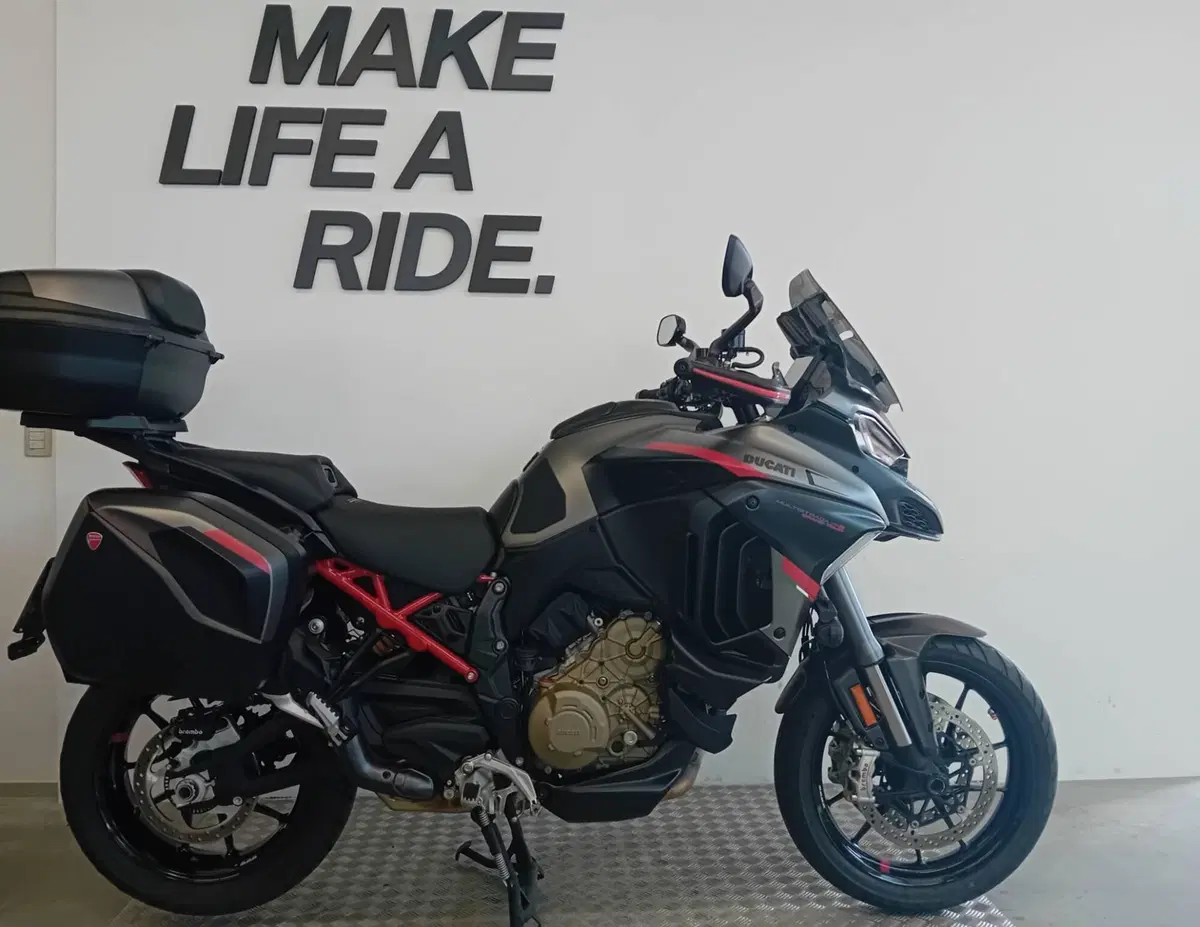 Ducati Multistrada V4 S Grand Tour (2024)