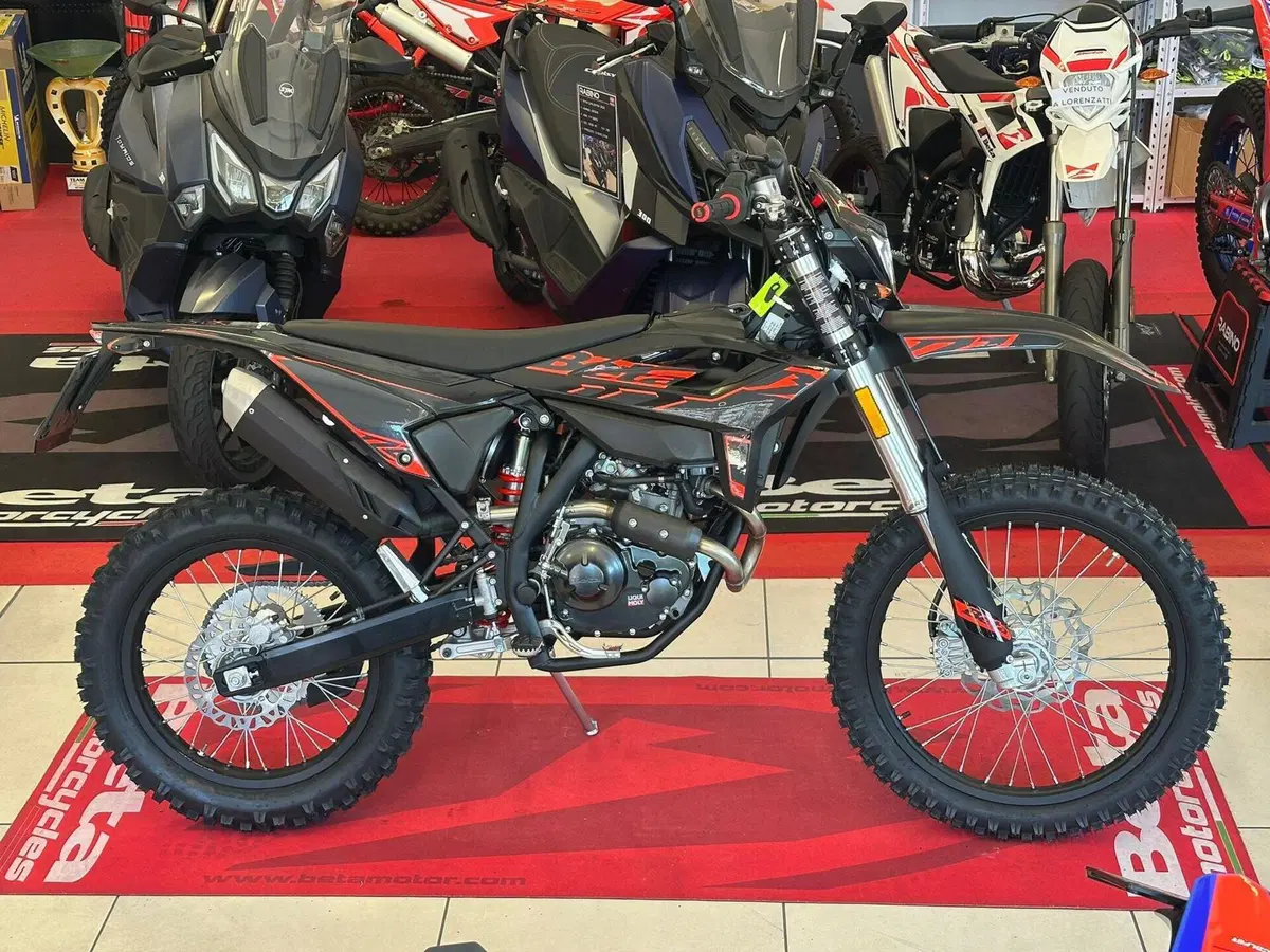 Betamotor RR 125 4T Enduro T (2025 - 26) (2)