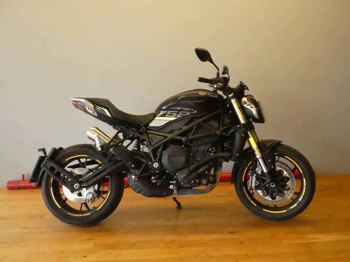Benelli 752 S (2022 - 25) (4)