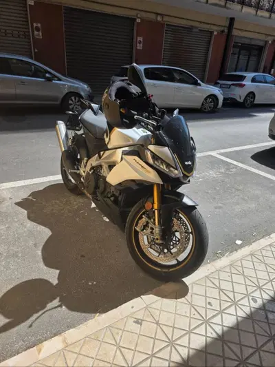 Aprilia Tuono V4 Factory (2021 - 24) usata