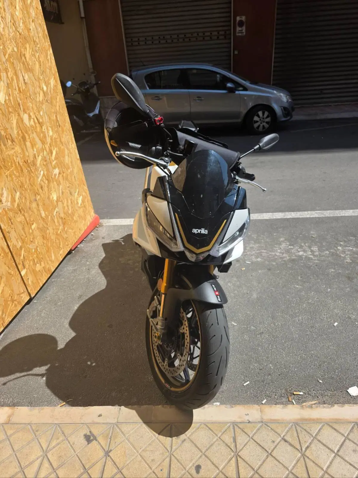 Aprilia Tuono V4 Factory (2021 - 24) (2)