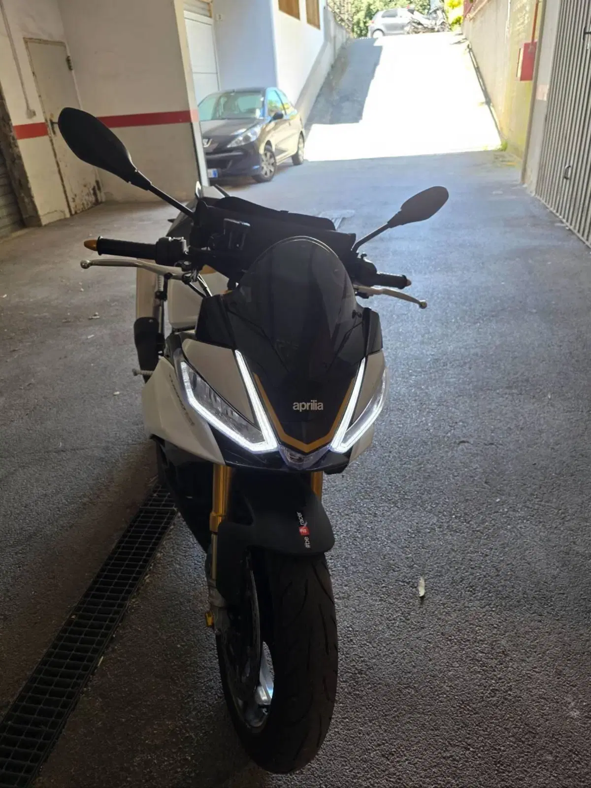 Aprilia Tuono V4 Factory (2021 - 24) (8)