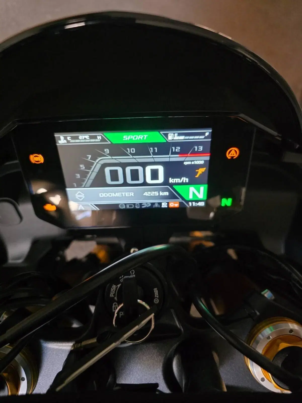 Aprilia Tuono V4 Factory (2021 - 24) (12)