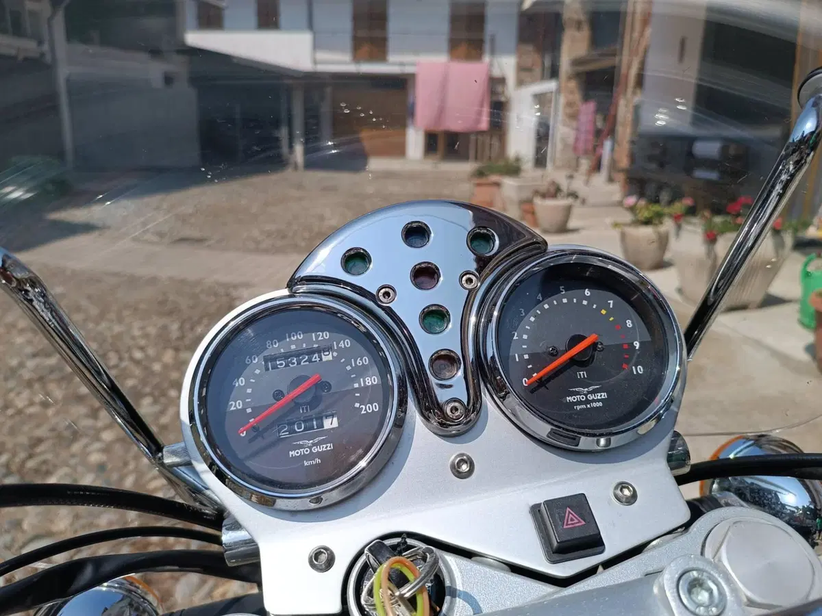 Moto Guzzi Nevada 750 Club (2002 - 06) (3)