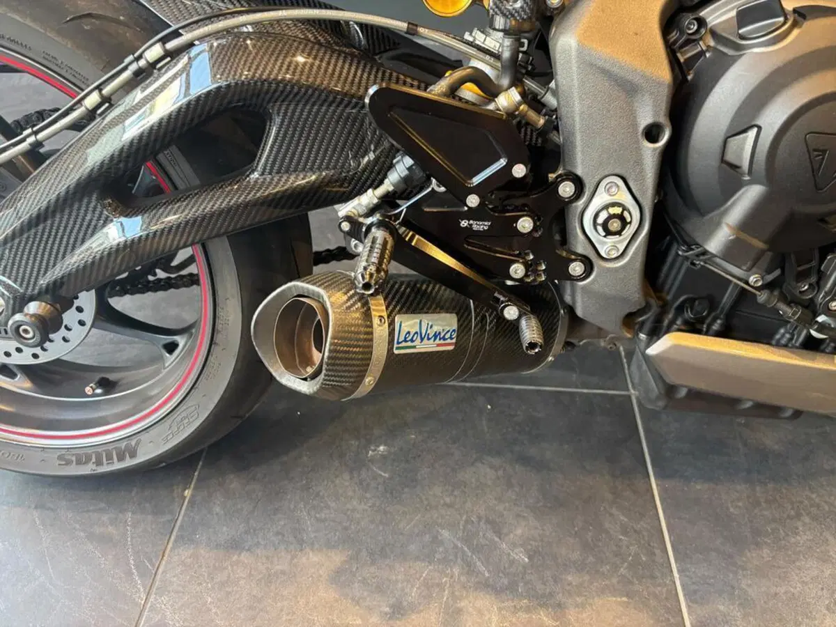 Triumph Street Triple RS (2020 - 22) (10)