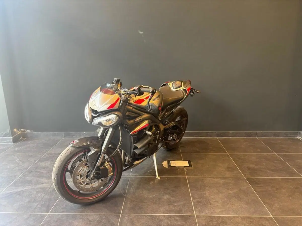 Triumph Street Triple RS (2020 - 22) (2)