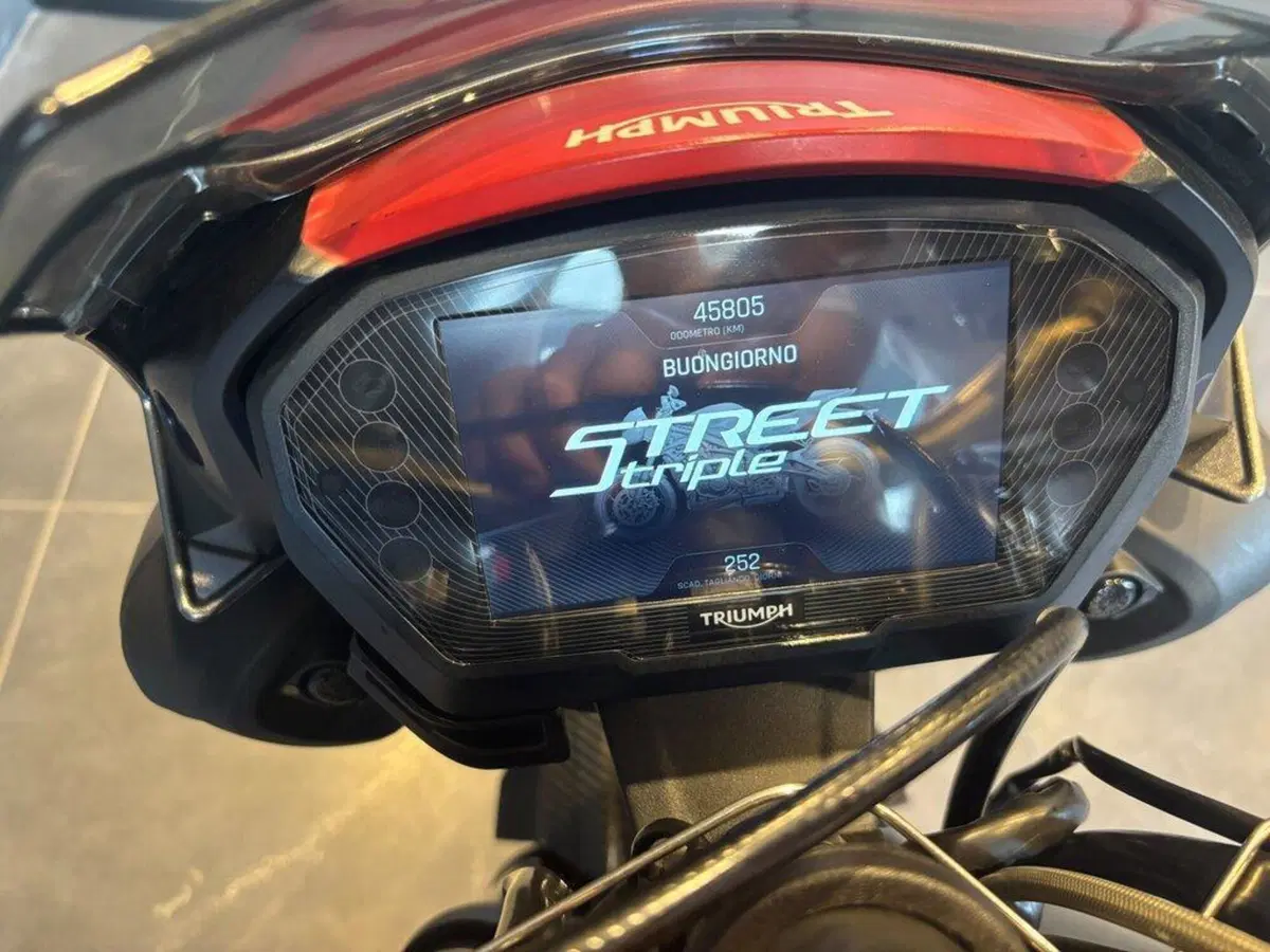 Triumph Street Triple RS (2020 - 22) (8)