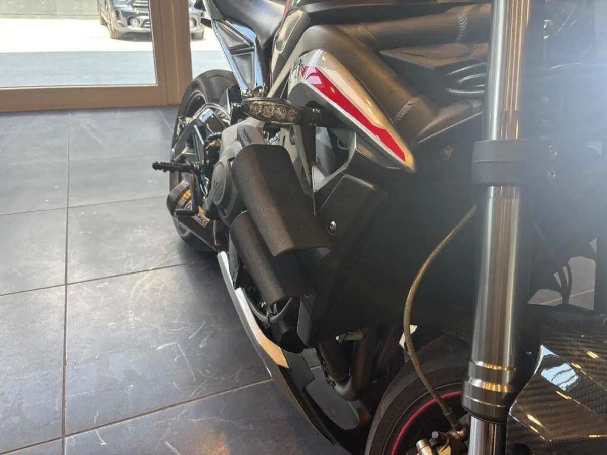 Triumph Street Triple RS (2020 - 22) (14)