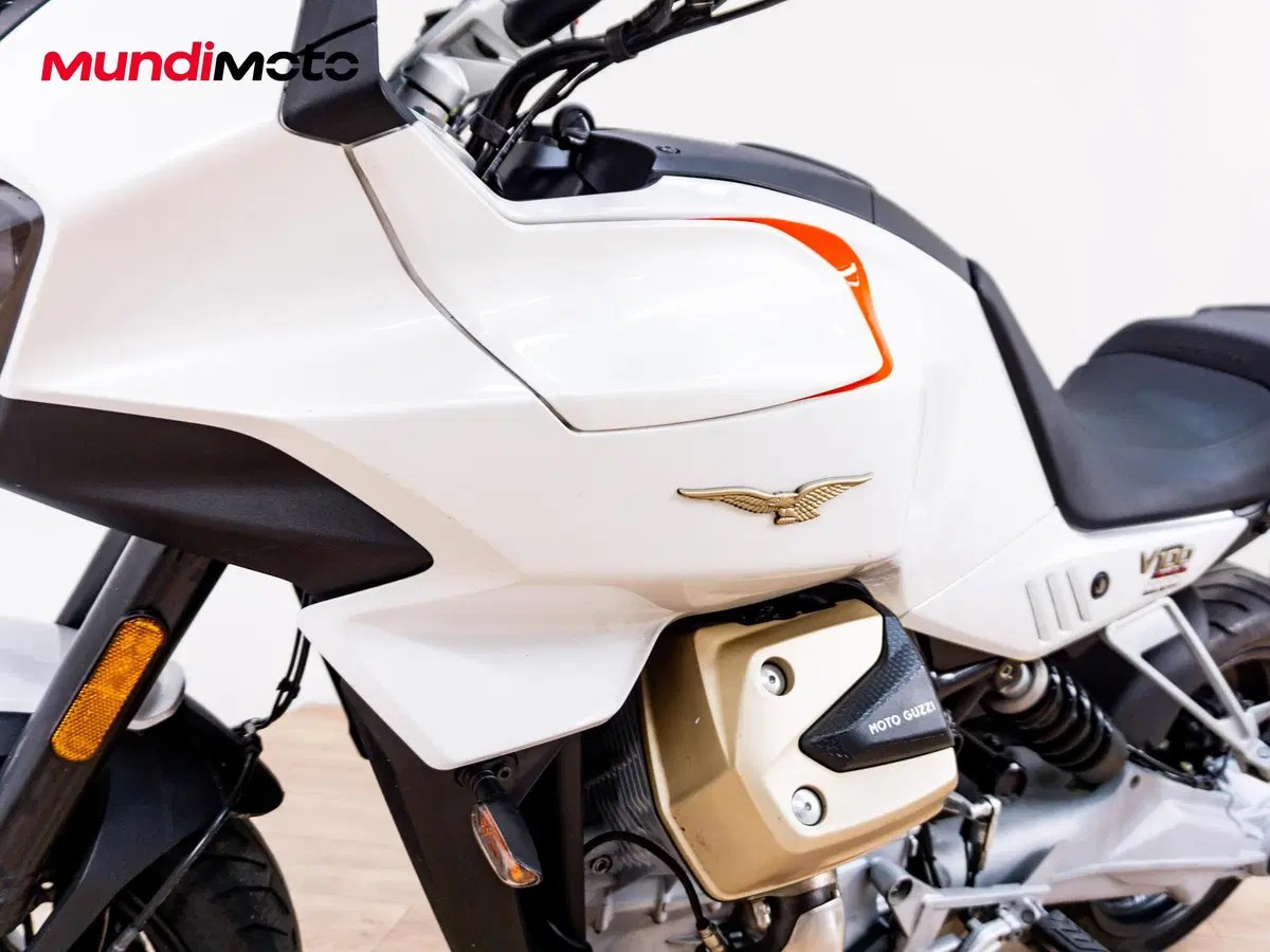 Moto Guzzi V100 Mandello (2022 - 24) (9)