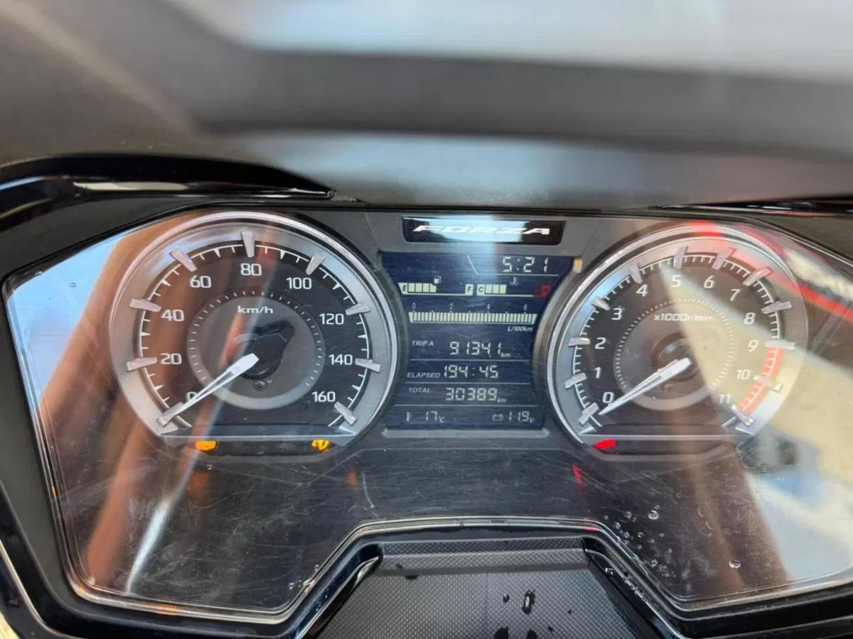 Honda Forza 350 Deluxe (2022 - 24) (6)