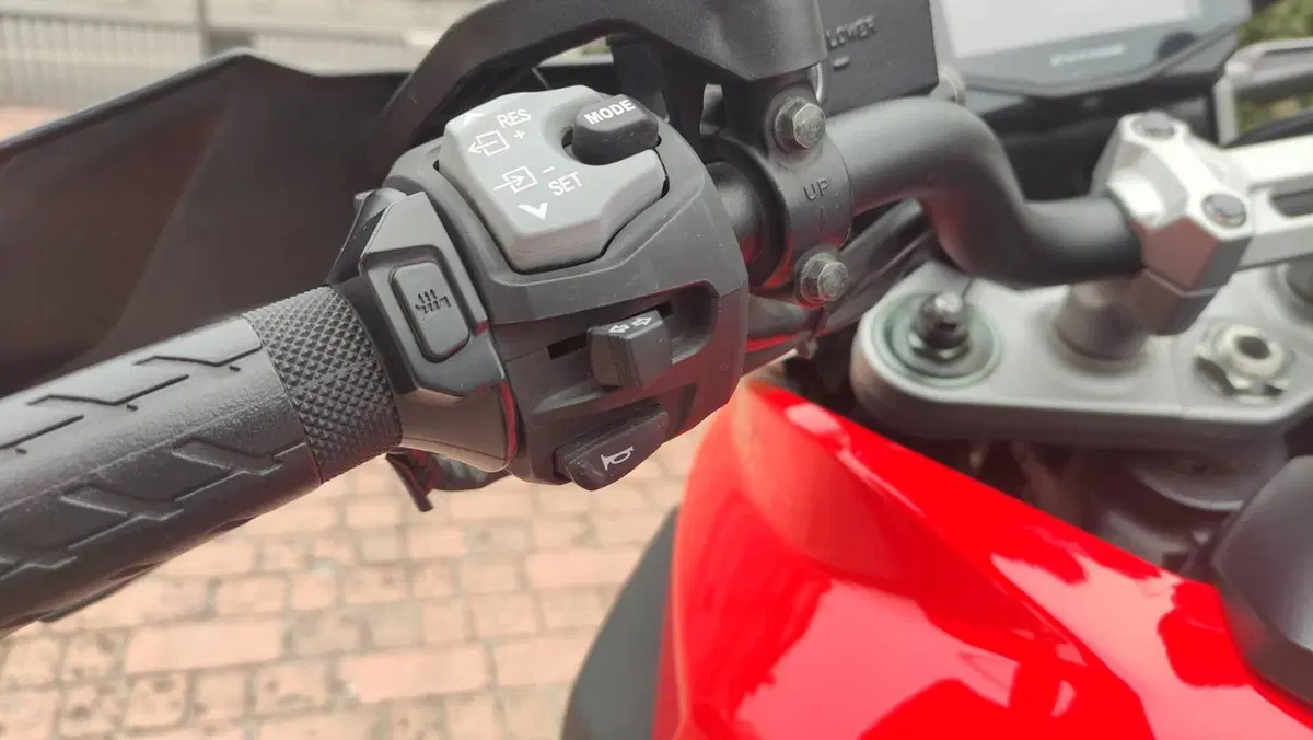 Suzuki V-Strom 1050XT (2020 - 23) (2)