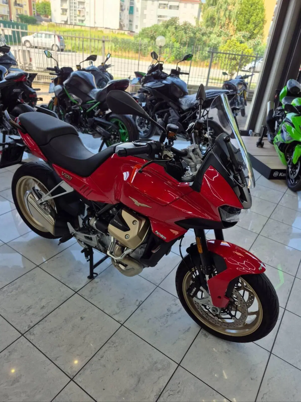 Moto Guzzi V100 Mandello (2022 - 24) (6)