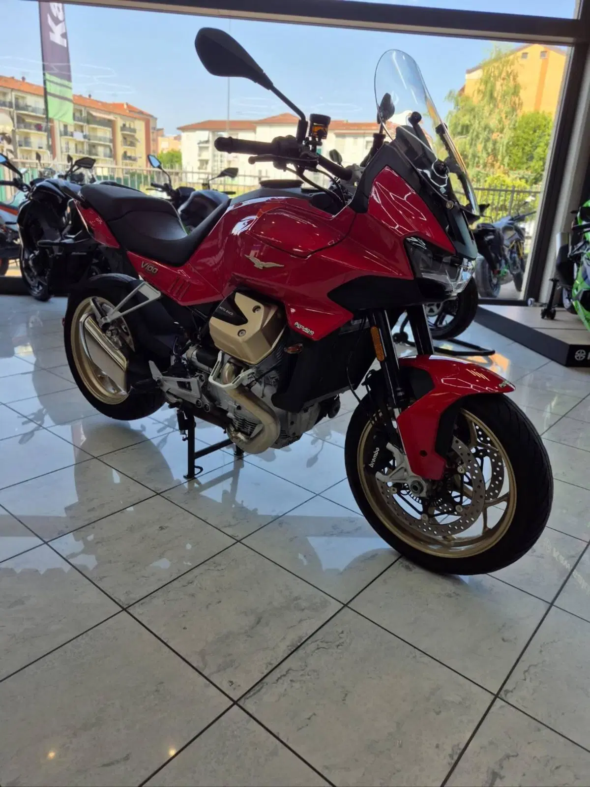Moto Guzzi V100 Mandello (2022 - 24) (7)