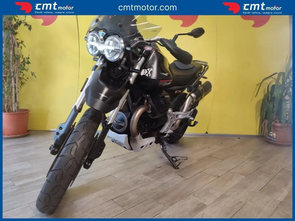 Moto Guzzi V85 TT (2021 - 23) (7)