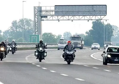 Autostrada in moto: 5 errori (che facciamo spesso) a rischio multa