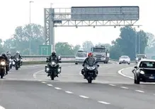 Autostrada in moto: 5 errori (che facciamo spesso) a rischio multa