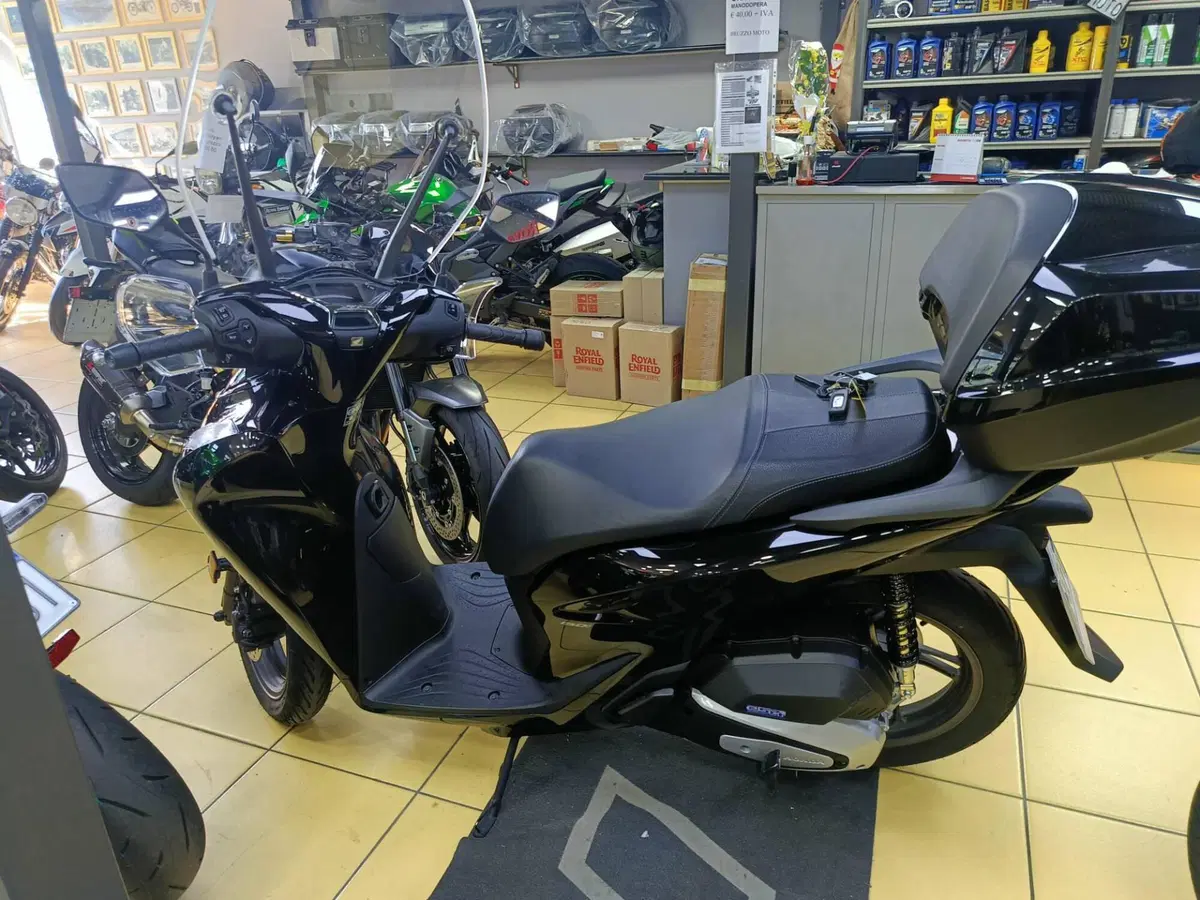 Honda SH 150i (2024 - 25) (2)