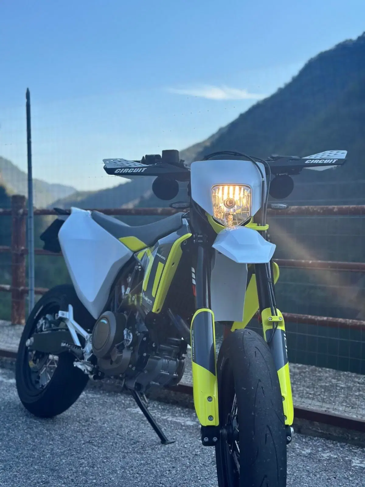 Husqvarna 701 Supermoto (2020)