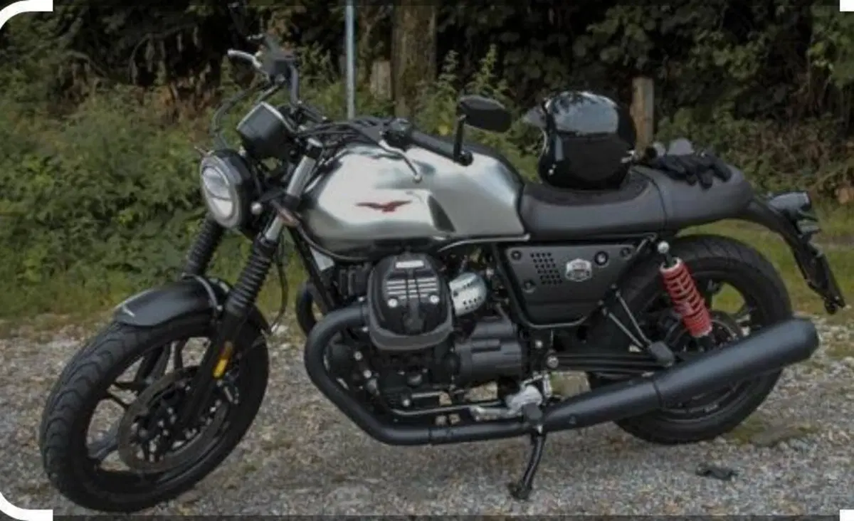 Moto Guzzi V7 III Stone S (2020)