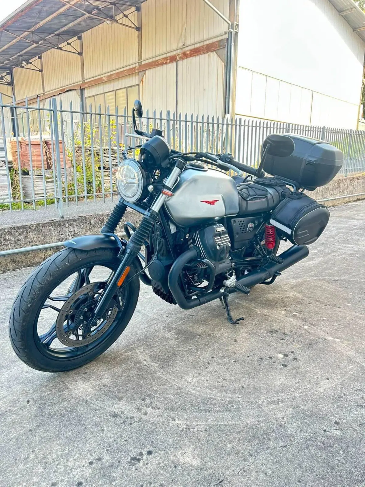 Moto Guzzi V7 III Stone S (2020) (2)