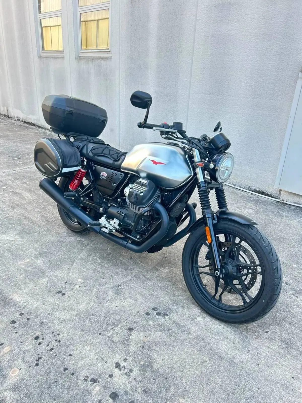 Moto Guzzi V7 III Stone S (2020) (3)