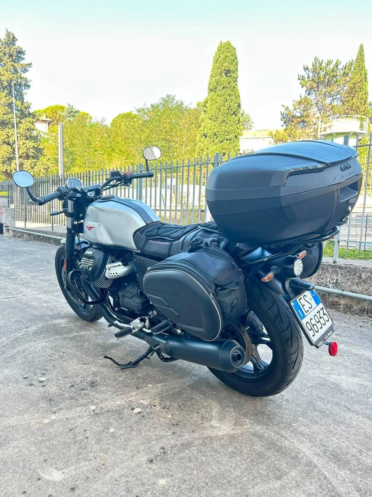 Moto Guzzi V7 III Stone S (2020) (4)
