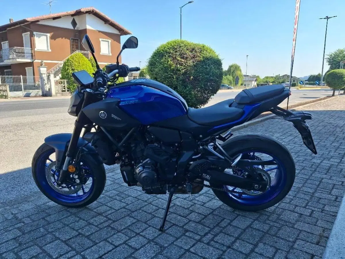 Yamaha MT-07 Y-AMT (2025 - 26) (3)