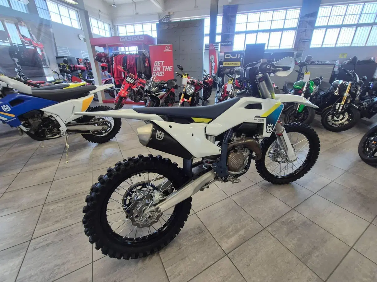 Husqvarna FC 450 (2025) (3)