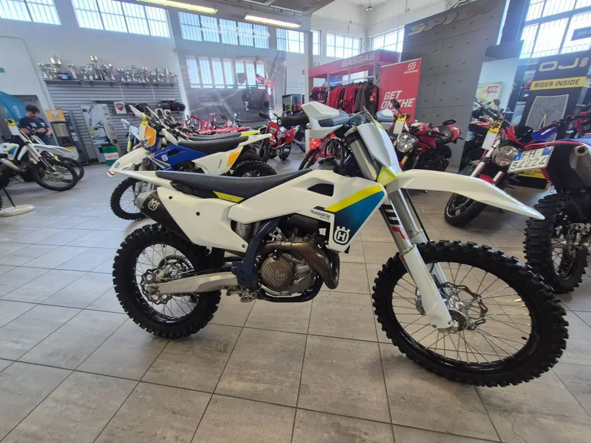 Husqvarna FC 450 (2025) (4)