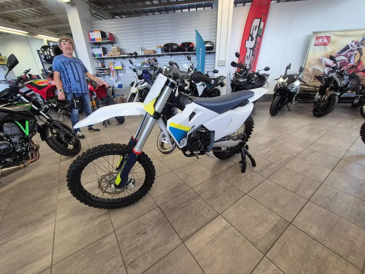Husqvarna TC 125 (2025) (3)