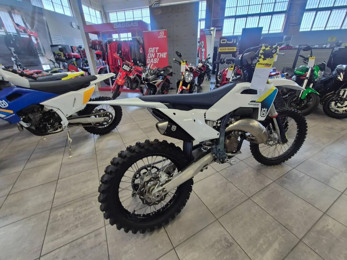 Husqvarna TC 125 (2025) (4)