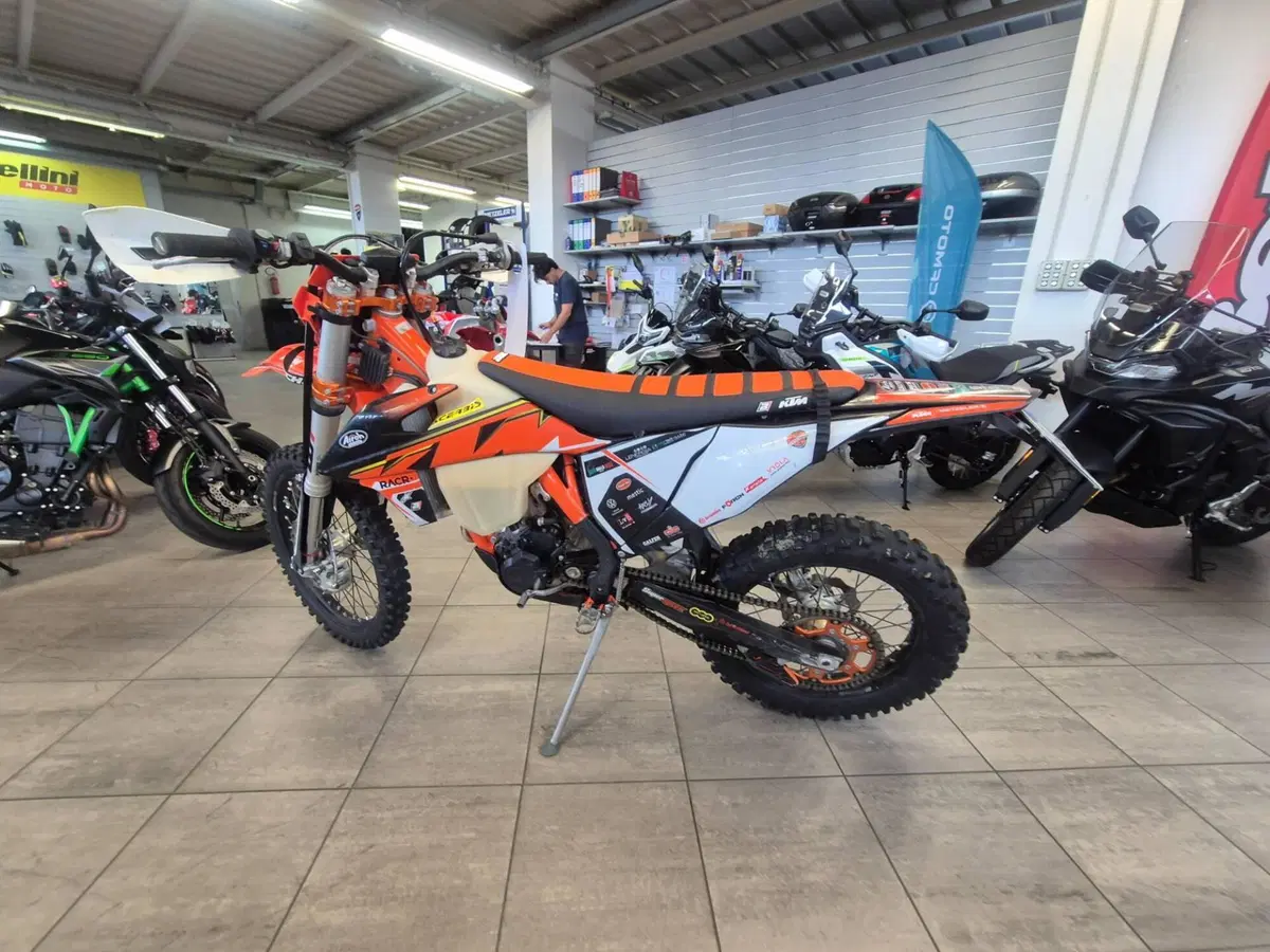 KTM 250 EXC-F Six Days (2023) (2)