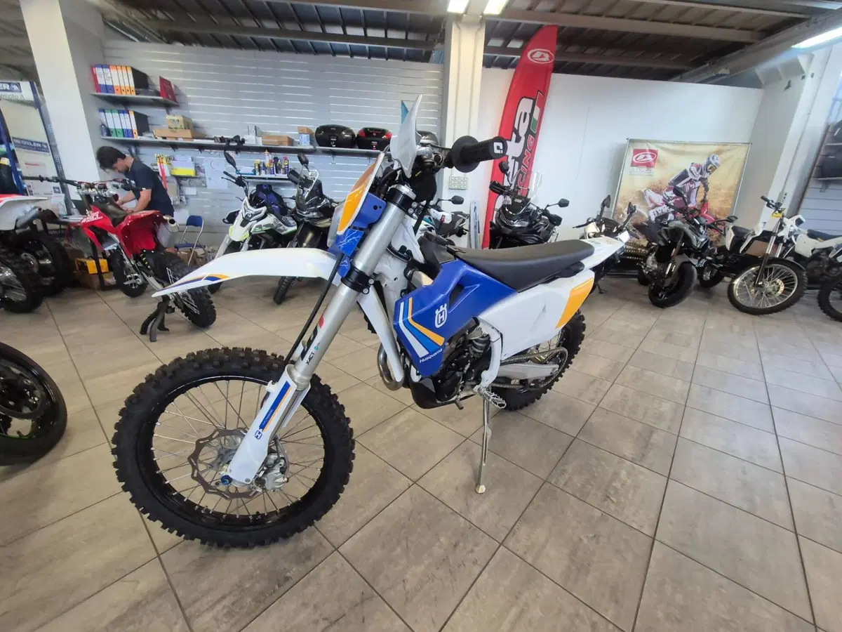 Husqvarna FE 350 (2025) (4)